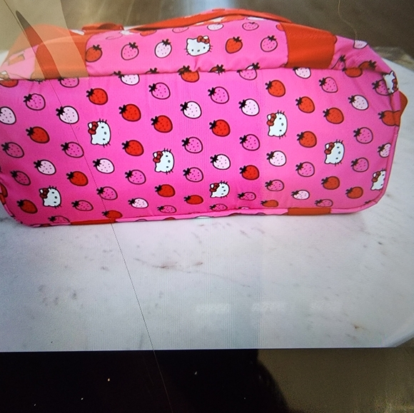 NWT Beautiful 3peice Travel Bag Hello Kitty 🍓! Will receive a free Hello Kitty - Picture 9 of 11